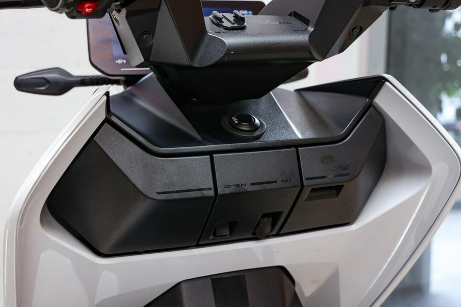 2022 BMW CE 04