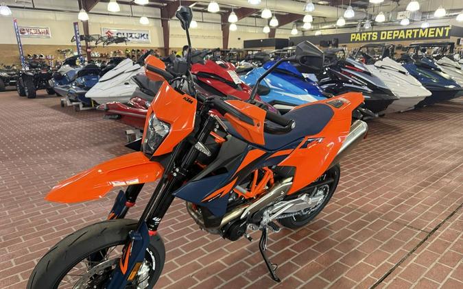2026 KTM 690 SMC R