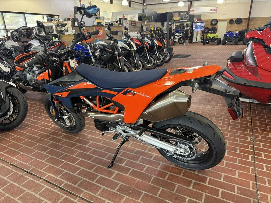 2026 KTM 690 SMC R