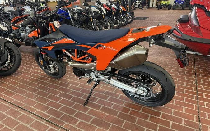 2026 KTM 690 SMC R