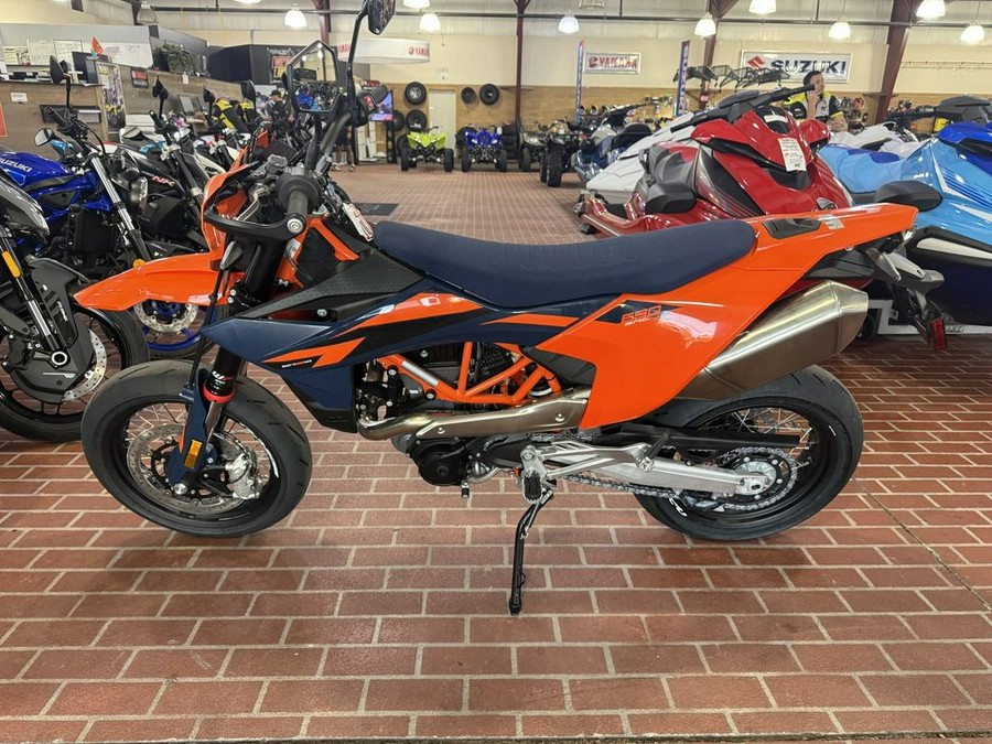 2026 KTM 690 SMC R