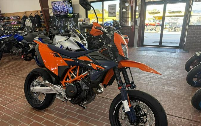 2026 KTM 690 SMC R