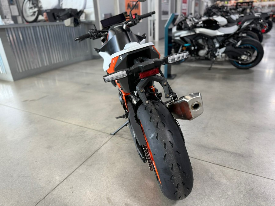 2026 KTM Duke 990 R