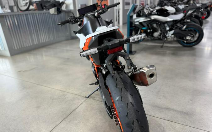 2026 KTM Duke 990 R