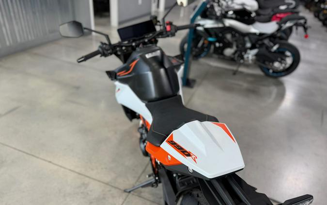2026 KTM Duke 990 R