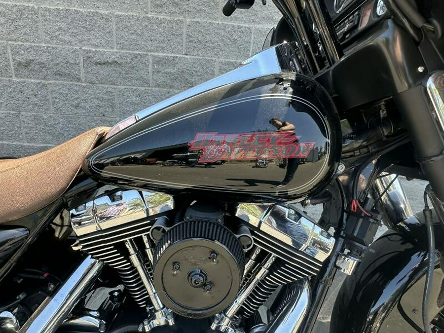 2005 Harley-Davidson® Road King® Custom BLACK PEARL