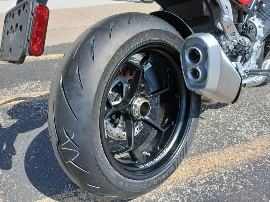 2025 Moto Guzzi V100 Mandello