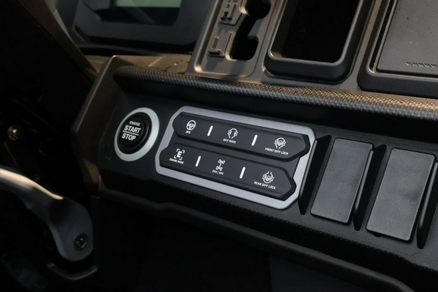 2026 Can-Am Defender MAX X mr HD11 with half-doors Dark Wildla