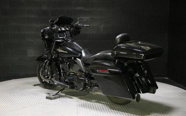 2017 Harley-Davidson® FLHXS - Street Glide® Special