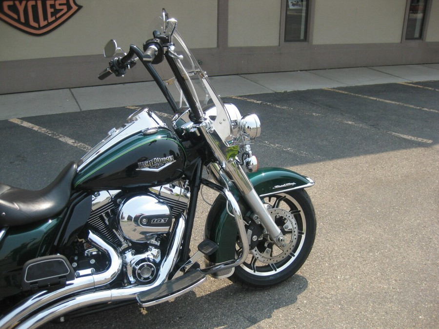 2016 Harley-Davidson Road King Two-Tone Deep Jade Pearl/Vivid Black