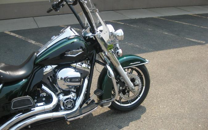 2016 Harley-Davidson Road King Two-Tone Deep Jade Pearl/Vivid Black