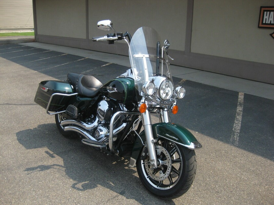 2016 Harley-Davidson Road King Two-Tone Deep Jade Pearl/Vivid Black