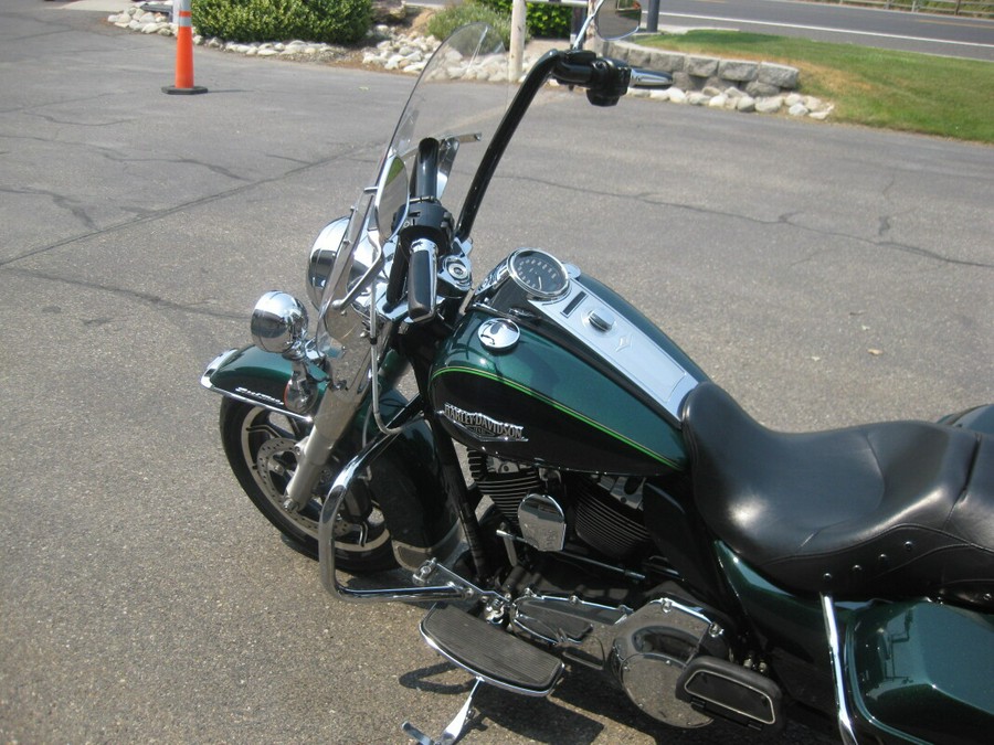 2016 Harley-Davidson Road King Two-Tone Deep Jade Pearl/Vivid Black