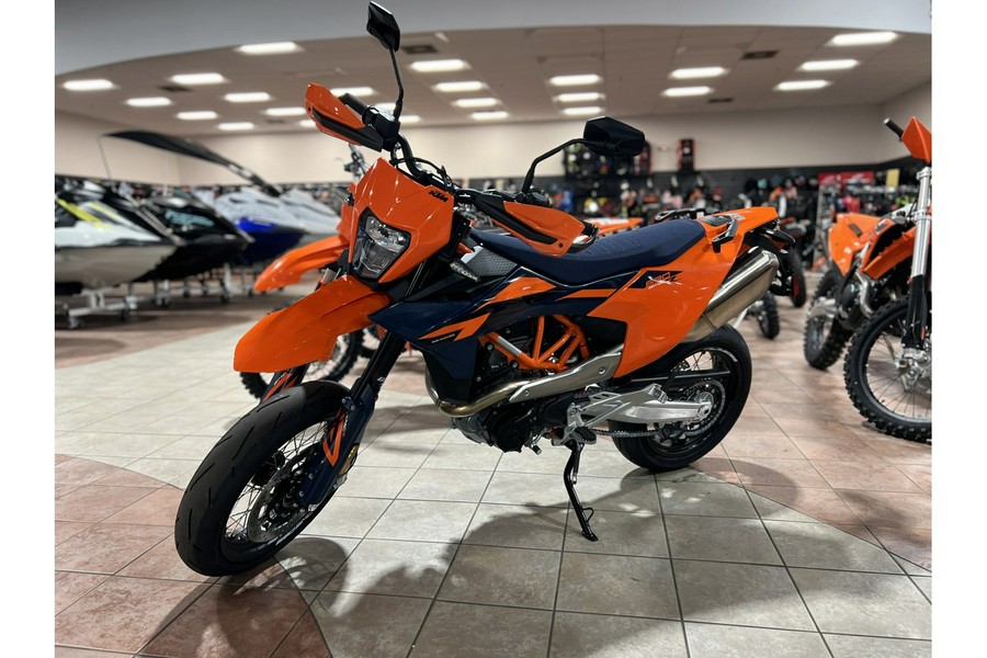 2026 KTM 690 SMC R