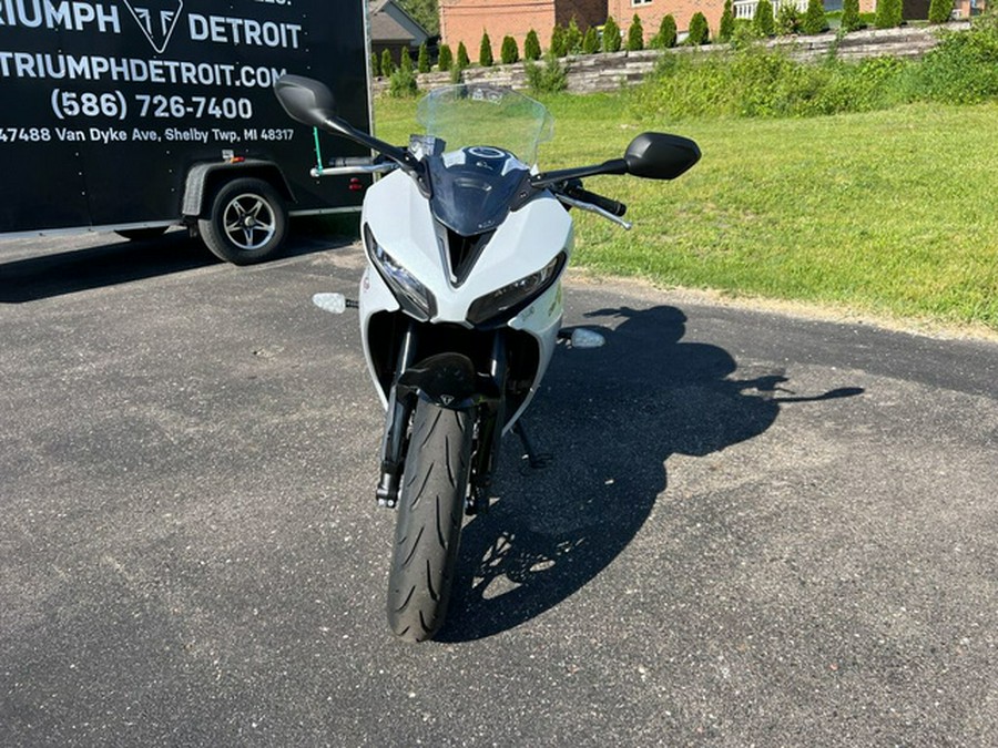 2025 Triumph Daytona 660 Snowdonia White/Sapphire Black 660