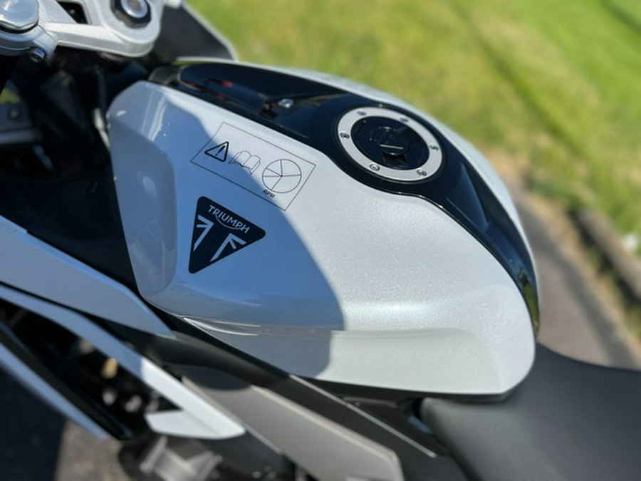 2025 Triumph Daytona 660 Snowdonia White/Sapphire Black 660