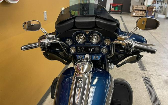 2010 Harley-Davidson FLHTCUSE5 - CVO Ultra Classic Electra Glide