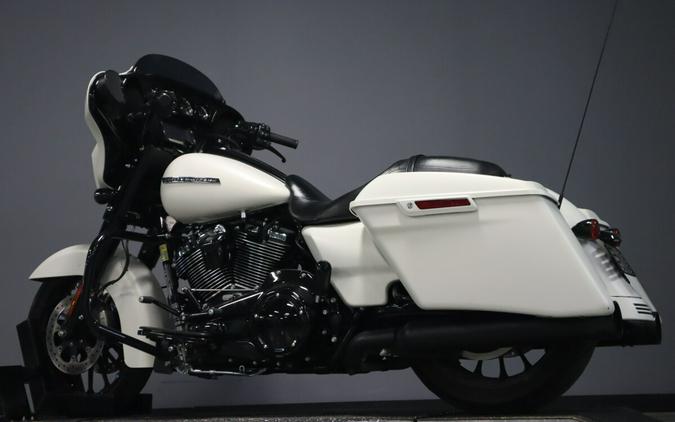 2018 Harley-Davidson Street Glide Special FLHXS