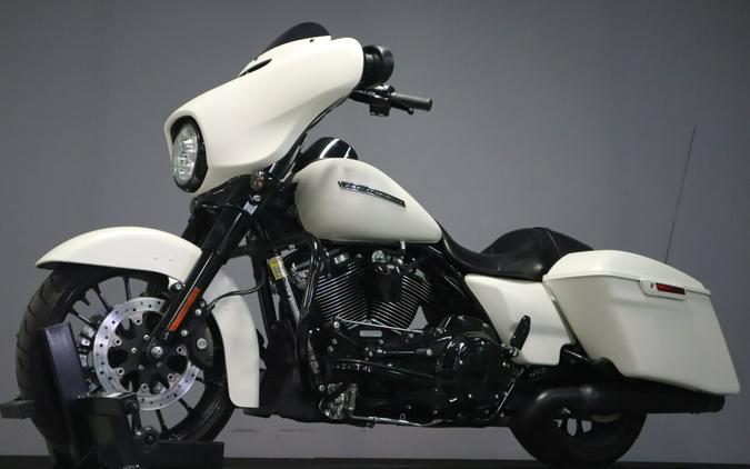 2018 Harley-Davidson Street Glide Special FLHXS