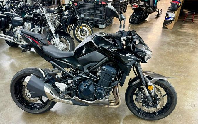 2023 Kawasaki Z900 ABS Metallic Black/Graphite Gray/Flat Black