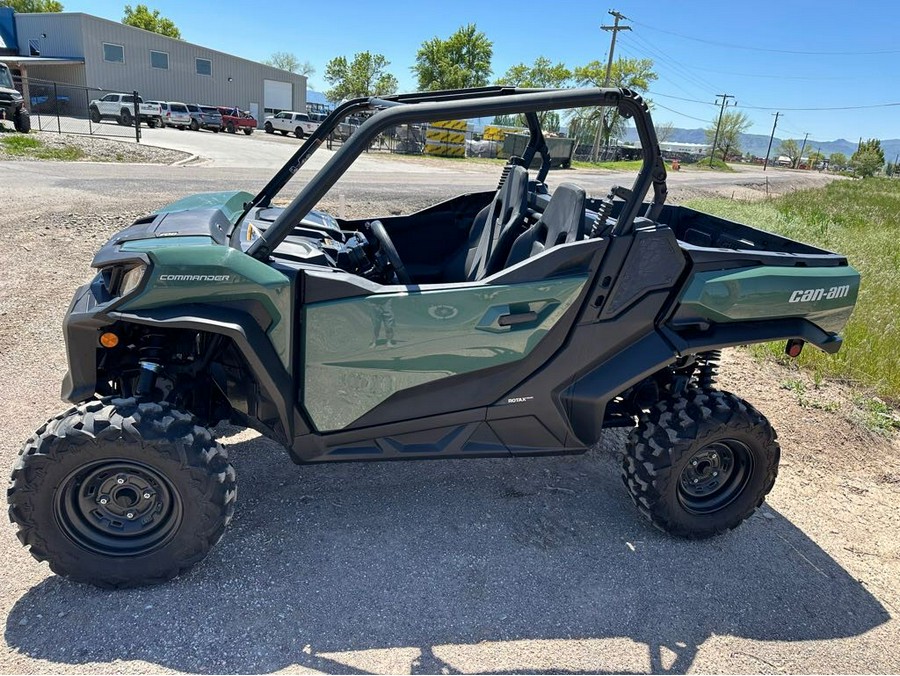 2023 Can-Am Commander DPS 700