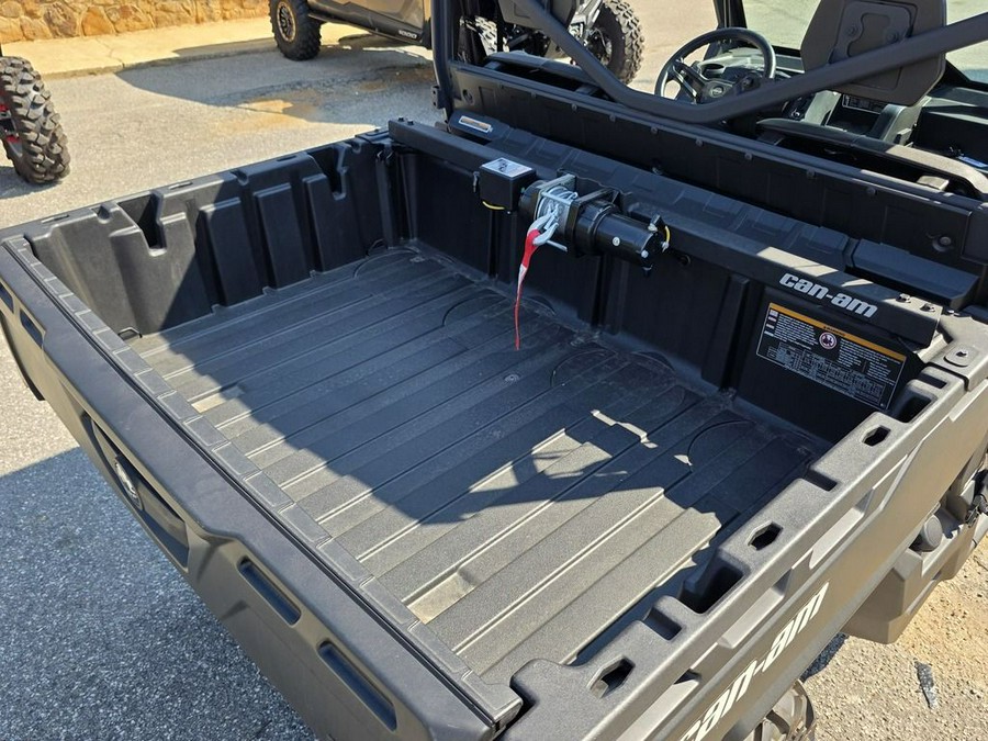2025 Can-Am Defender DPS HD7