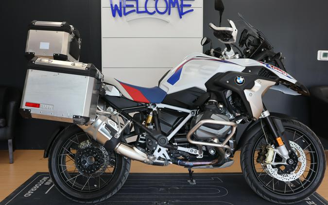 2023 BMW 23RA