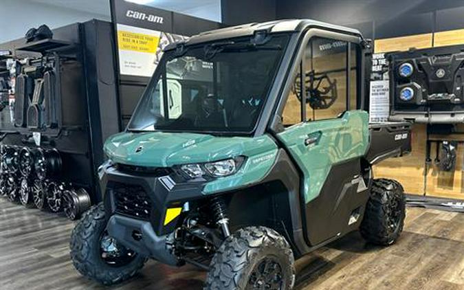 2025 Can-Am Defender DPS CAB