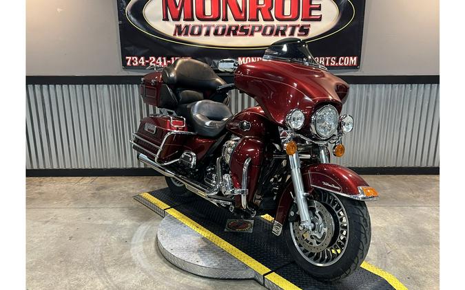 2010 Harley-Davidson® FLHTCU