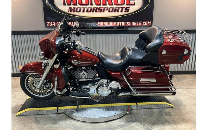 2010 Harley-Davidson® FLHTCU