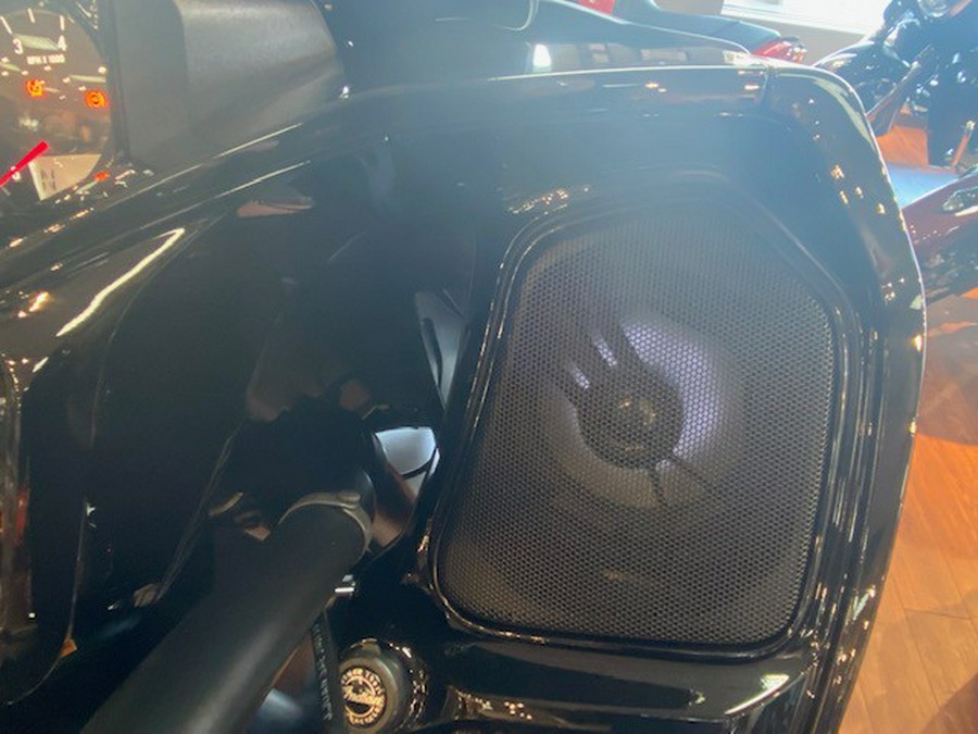 2024 Indian Motorcycle CHALLENGER DARKHORSE WITH POWERBAND AUDIO