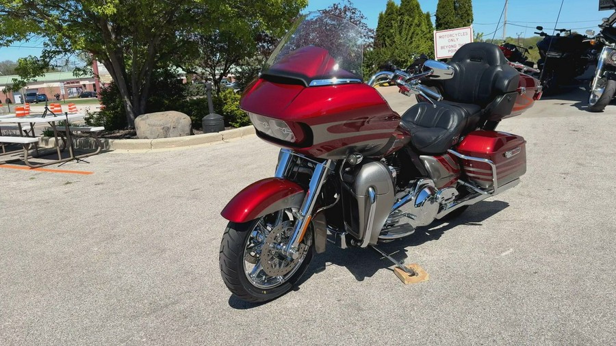 2016 Harley-Davidson® CVO™ Road Glide® Ultra Ruby Red/Palladium Silver
