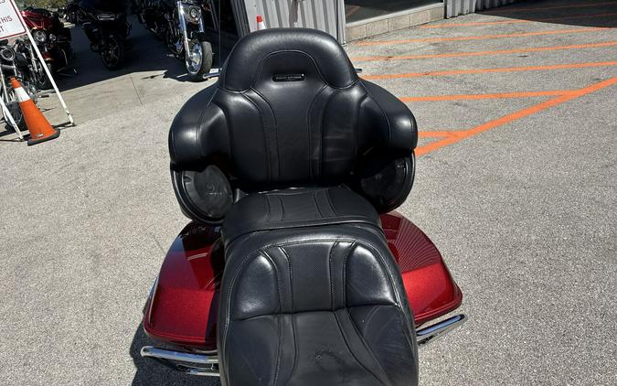 2016 Harley-Davidson® CVO™ Road Glide® Ultra Ruby Red/Palladium Silver