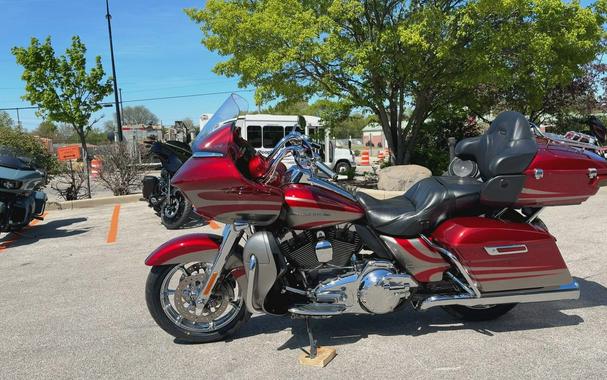 2016 Harley-Davidson® CVO™ Road Glide® Ultra Ruby Red/Palladium Silver