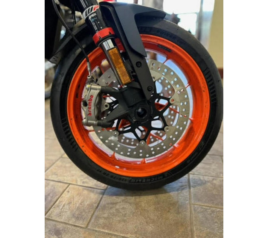 2023 KTM 890 Duke R