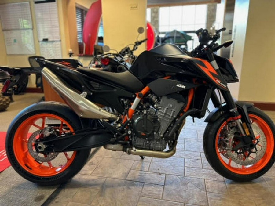 2023 KTM 890 Duke R