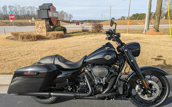 2024 Harley-Davidson Road King Special Vivid Black