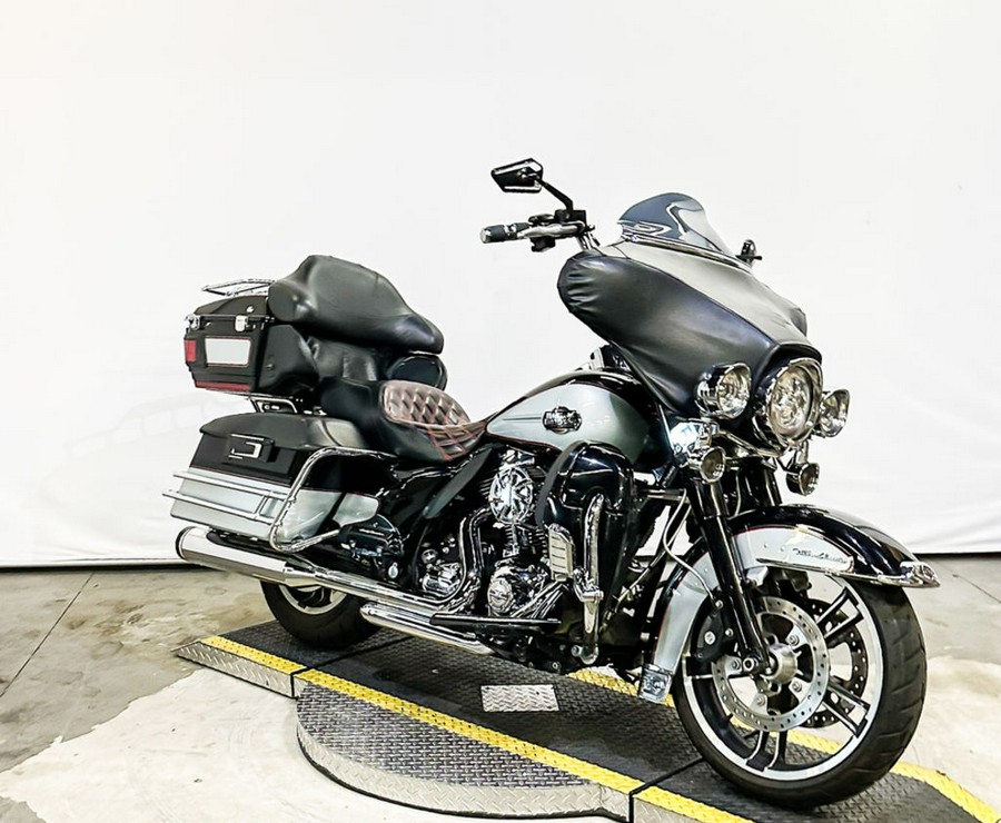 2010 Harley-Davidson® FLHTCU - Ultra Classic® Electra Glide