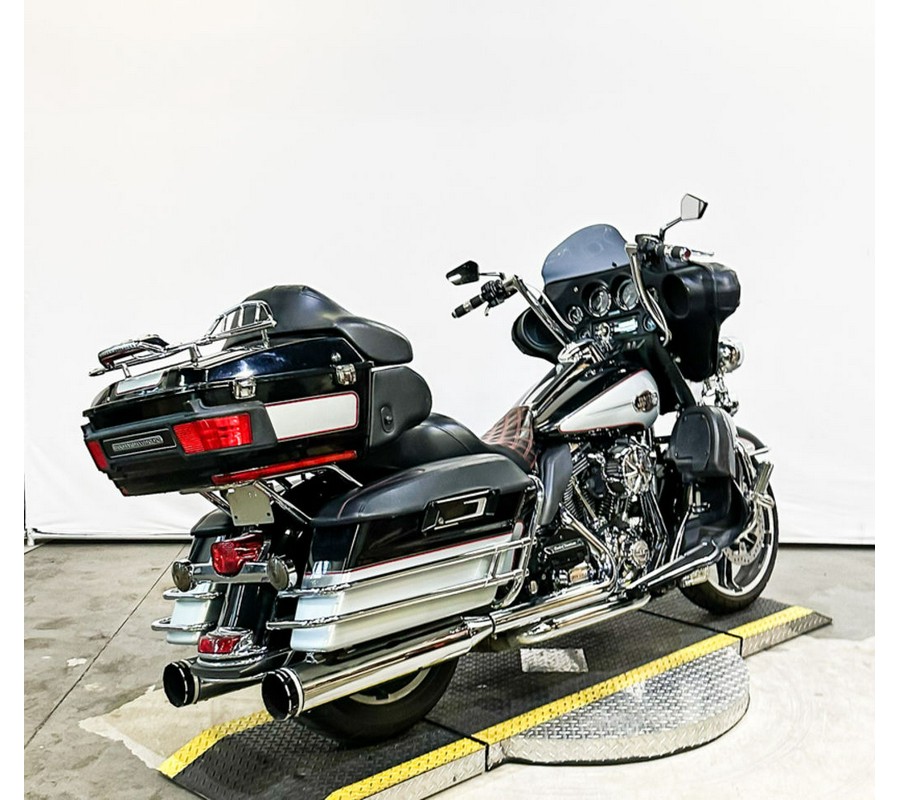 2010 Harley-Davidson® FLHTCU - Ultra Classic® Electra Glide