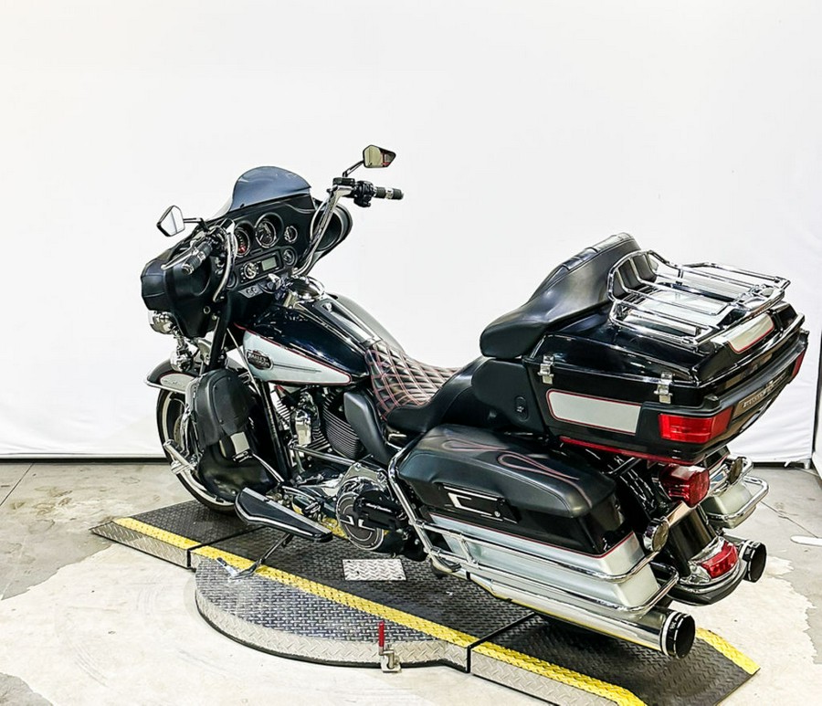 2010 Harley-Davidson® FLHTCU - Ultra Classic® Electra Glide