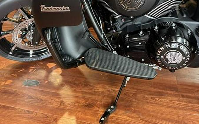 2024 Indian Motorcycle® Roadmaster® Dark Horse® w/Powerband Audio Package Black Smoke