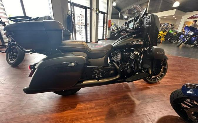 2024 Indian Motorcycle® Roadmaster® Dark Horse® w/Powerband Audio Package Black Smoke