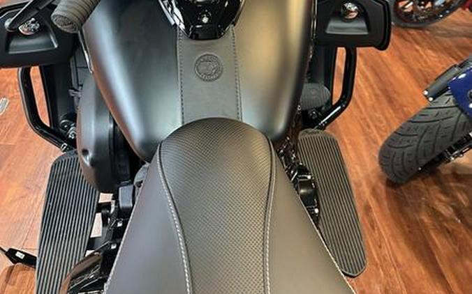 2024 Indian Motorcycle® Roadmaster® Dark Horse® w/Powerband Audio Package Black Smoke