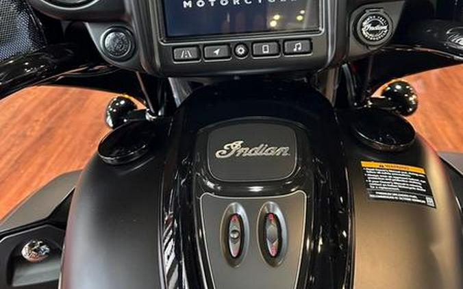 2024 Indian Motorcycle® Roadmaster® Dark Horse® w/Powerband Audio Package Black Smoke