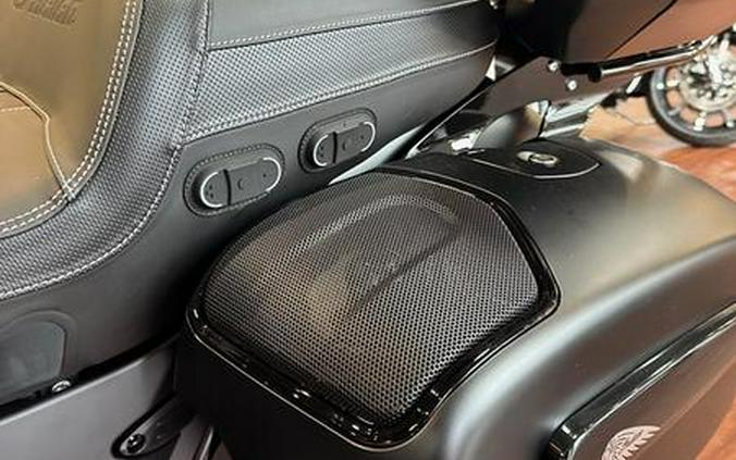 2024 Indian Motorcycle® Roadmaster® Dark Horse® w/Powerband Audio Package Black Smoke