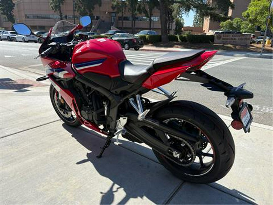 2025 Honda CBR650R E-Clutch