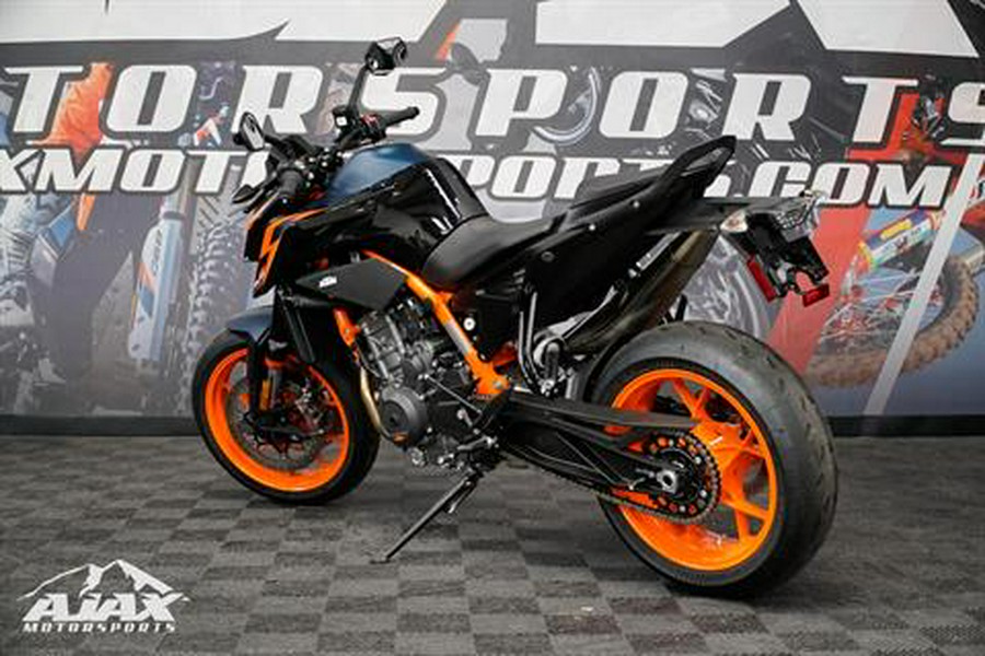 2023 KTM 890 Duke R