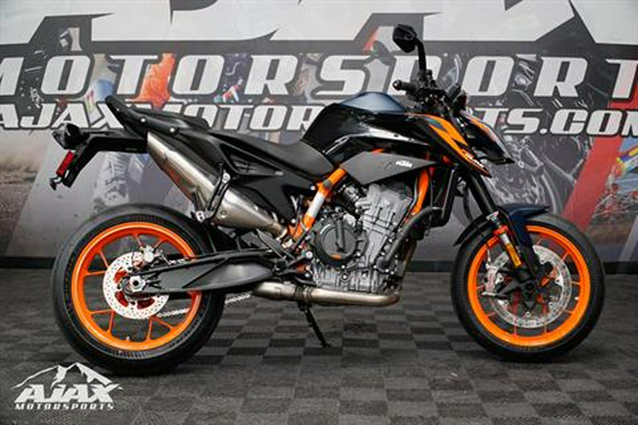 2023 KTM 890 Duke R