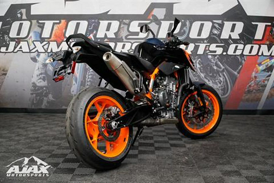 2023 KTM 890 Duke R