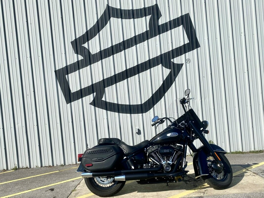 2024 Harley-Davidson Heritage Classic Vivid Black - Black Finish